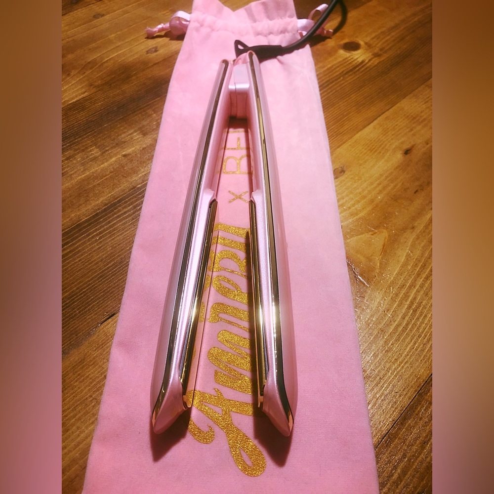 AMREZY X BELLAMI FLAT IRON